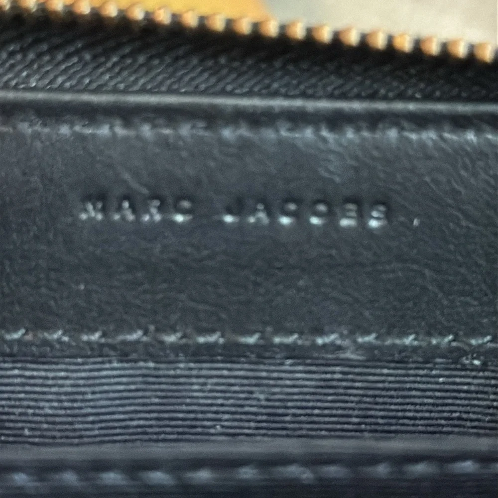 🖤MARC JACOBS🖤Black Leather Bow Embellished Zip Around Card Case/EUC